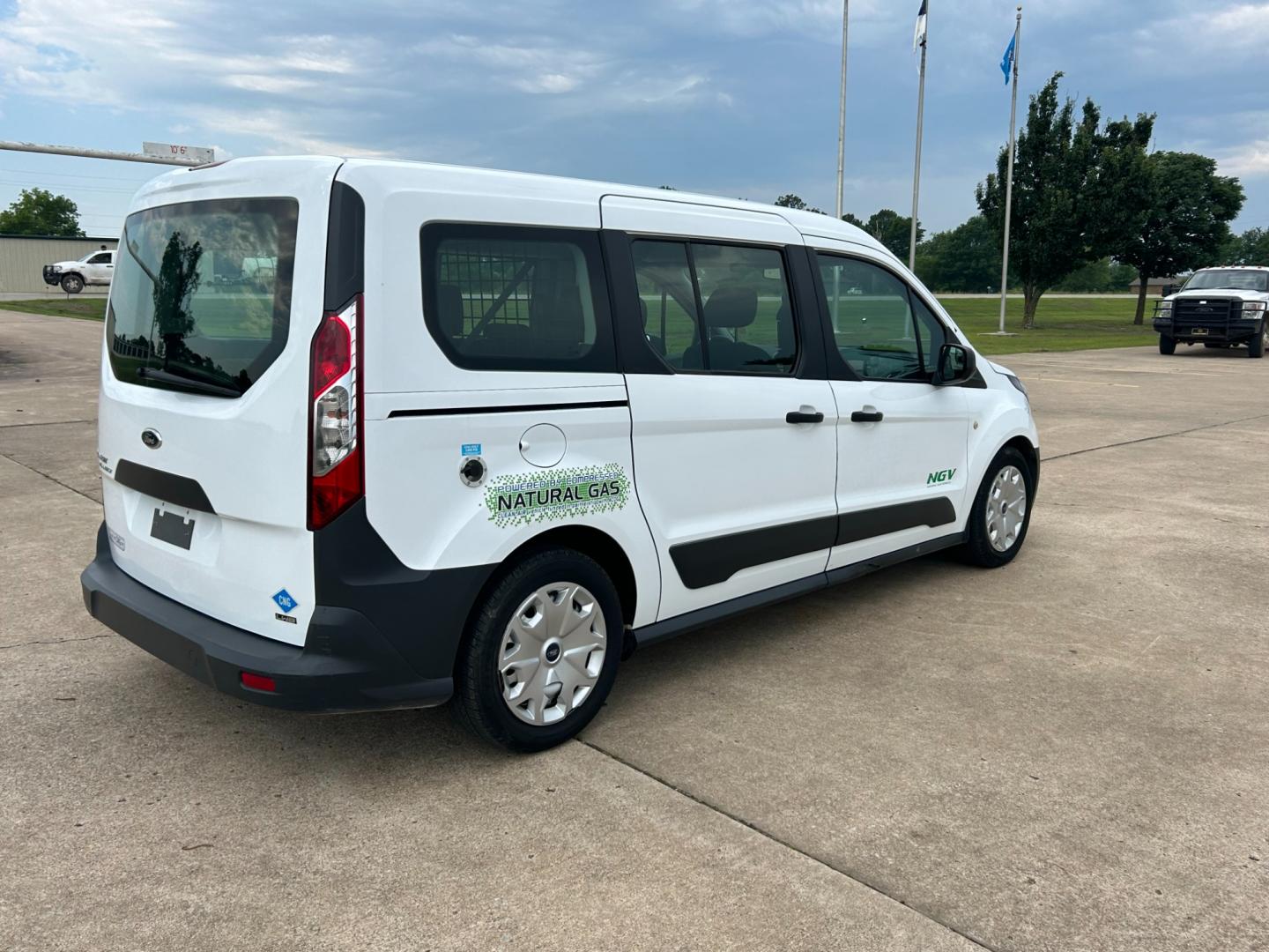 2014 White /Gray Ford Transit Connect Wagon XL w/Rear Liftgate LWB (NM0GE9E75E1) with an 2.5L L4 DOHC 16V engine, 6-Speed Automatic transmission, located at 17760 Hwy 62, Morris, OK, 74445, (918) 733-4887, 35.609104, -95.877060 - 2014 FORD TRANSIT CONNECT HAS 2.5L ENGINE, FEATURES POWER LOCKS, POWER WINDOWS, POWER MIRRORS, AM/FM STEREO, CRUISE CONTROL, BLUETOOTH HANDS-FREE CALLING, BACKSEAT,IT RUNS ON CNG (COMPRESSED NATURAL GAS) OR GASOLINE. A PREMIER ALTERNATIVE FUEL CONVERSION THAT IS EPA-APPROVED. EXTREMELY CLEAN-BURNING - Photo#4